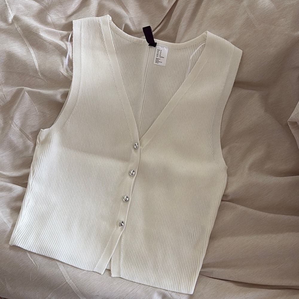 H&M White Fitted Buttoned Tank Top